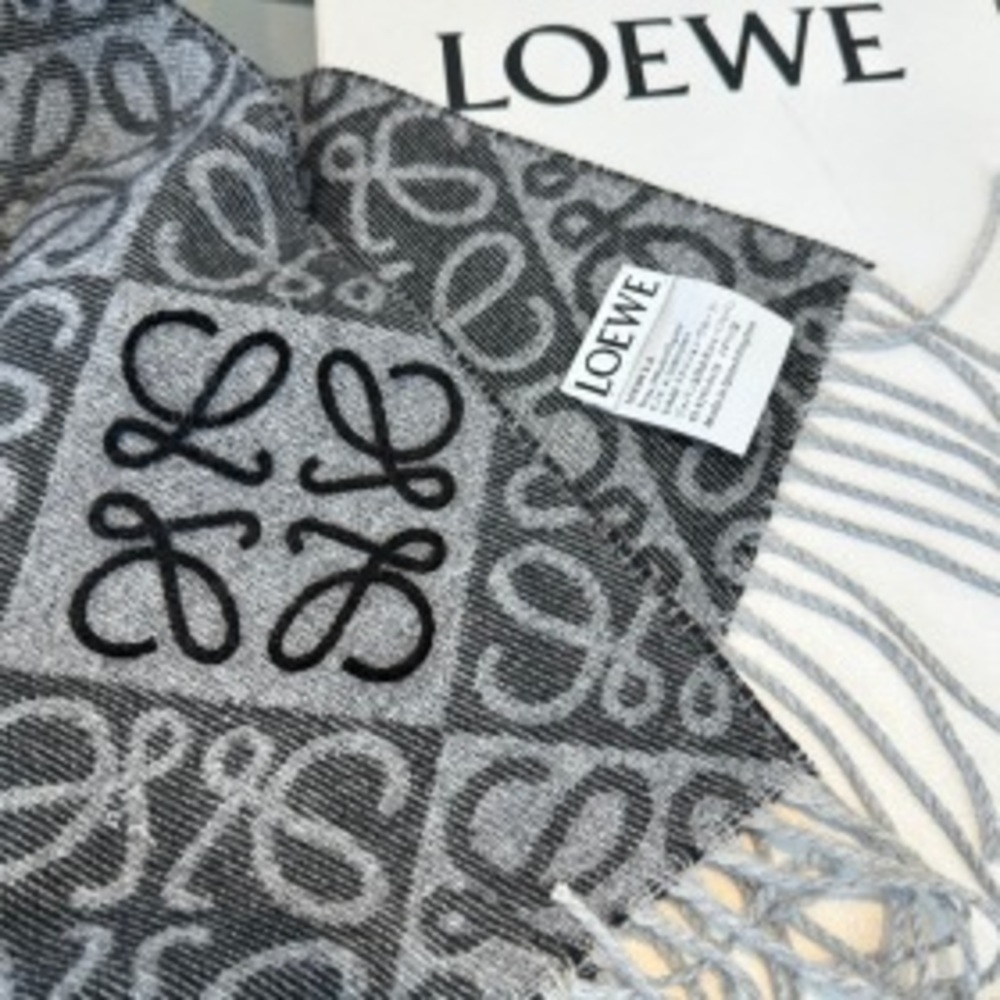 💫Loewe✨Luxury Designer Wool Shawl Scarf - Picture 8 of 8